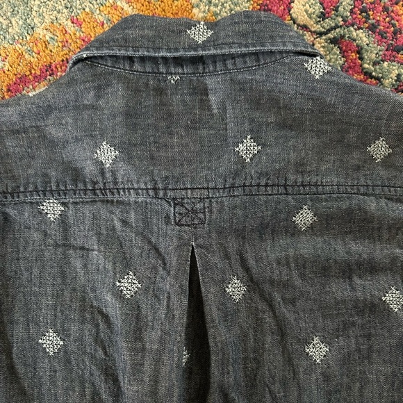 🔥American Eagle Outfitters | Women’s blue chambray embroidered button down shirt - Picture 9 of 13